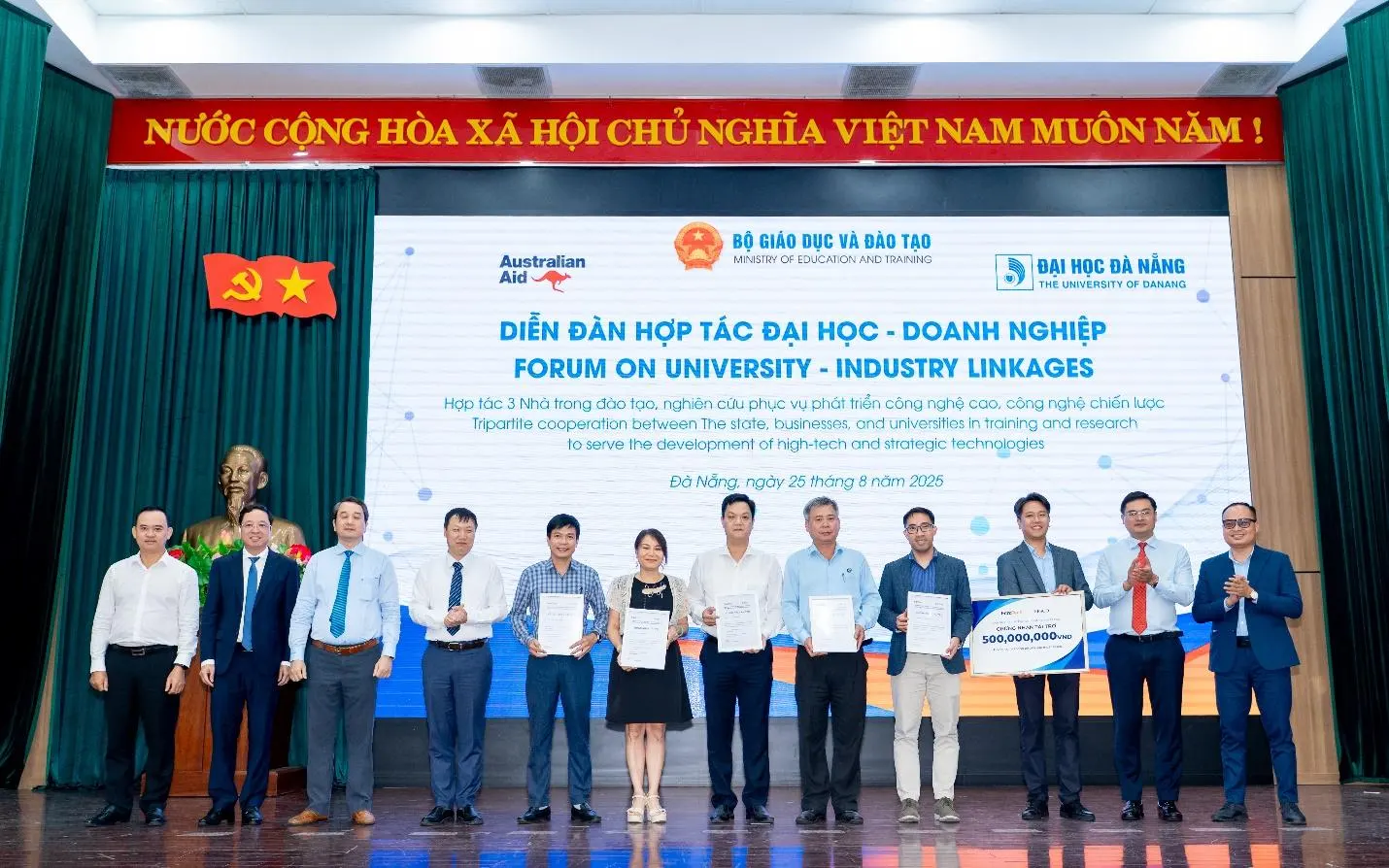EdraTech trao gói tài trợ Thư viện điện tử, góp phần hỗ trợ giảng viên và sinh viên tiếp cận tri thức số